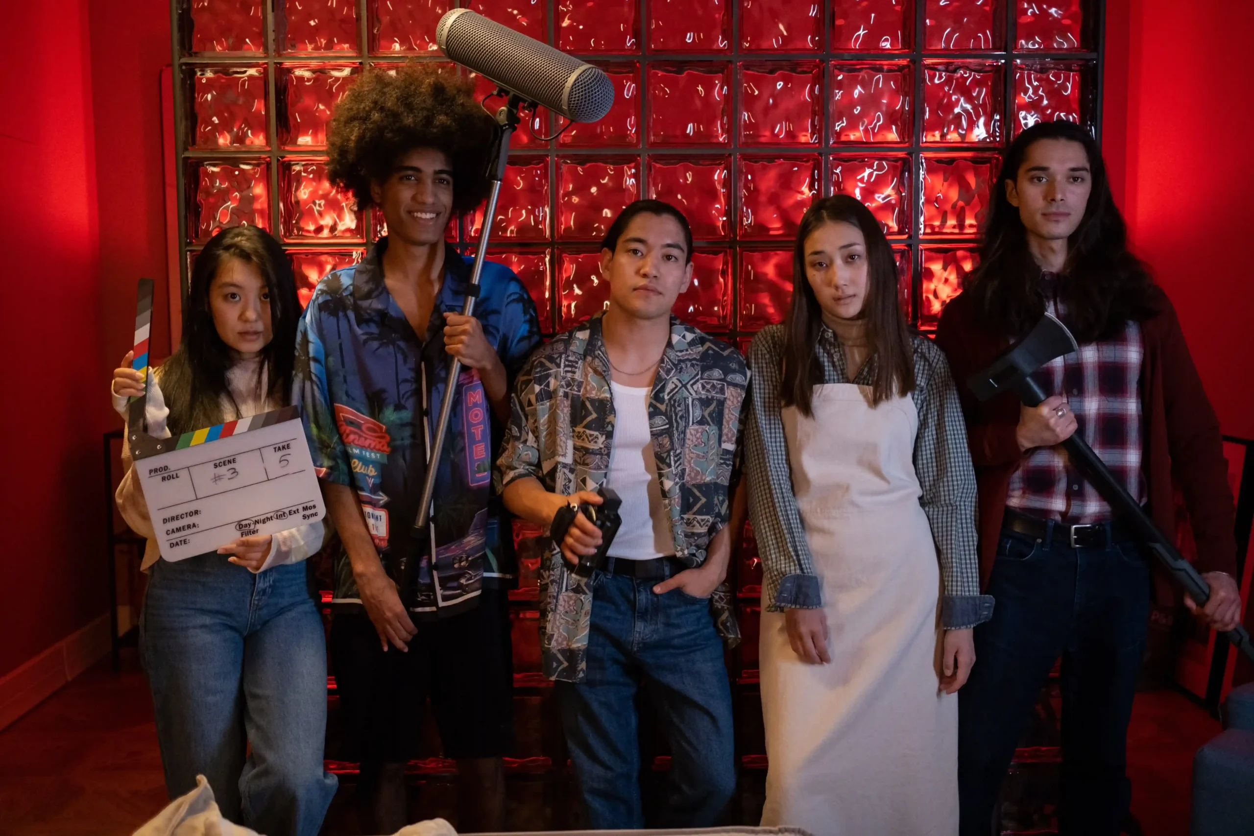 Friends dress up as movie characters hostelbee